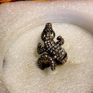 Alligator ring